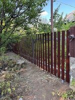 Забор в Донецке из штакетника между соседями